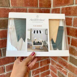 TARGET HEARTH AND HAND WITH MAGNOLIA MINI FLAGS GARLAND 1PK